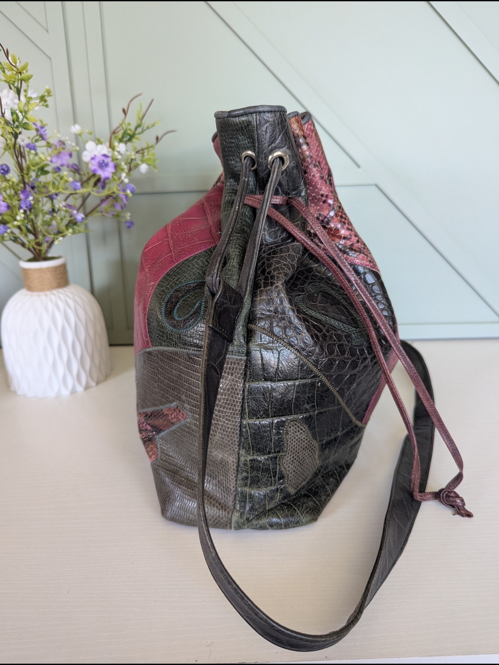 Vintage 1980s Sharif bucket bag. It features a distinctive multicolored patchwo - Picture 3 of 14